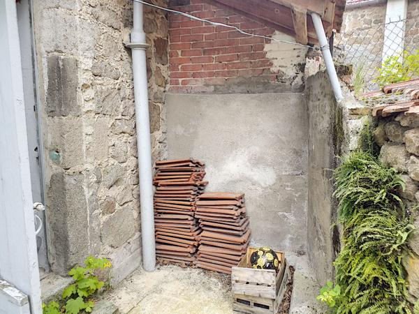 Maison à rénover avec terrain non attenant dans le centre de Lapte