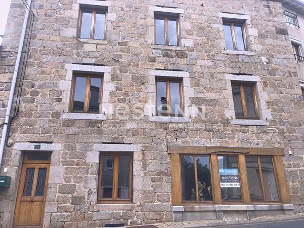 Maison à rénover avec terrain non attenant dans le centre de Lapte