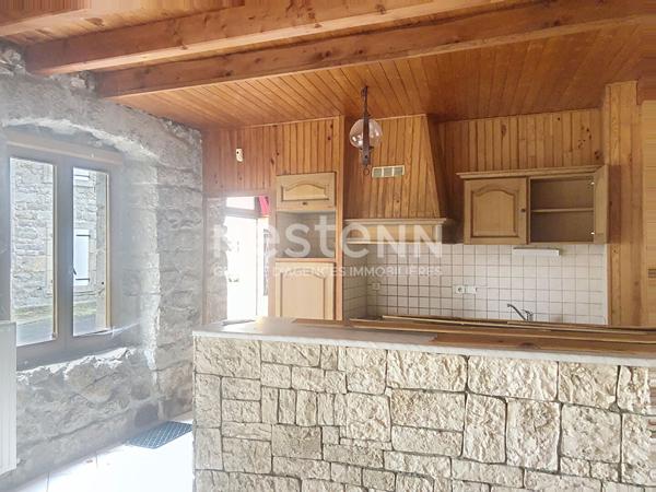 Maison à rénover avec terrain non attenant dans le centre de Lapte