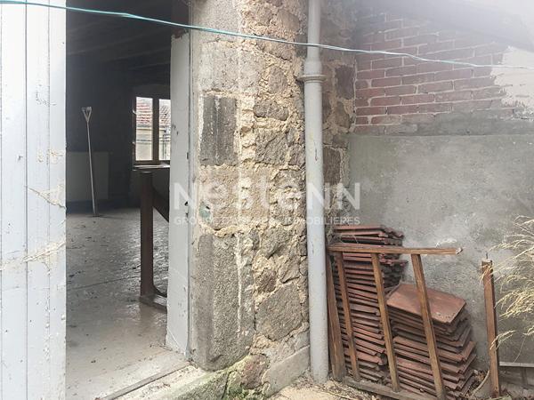 Maison à rénover avec terrain non attenant dans le centre de Lapte