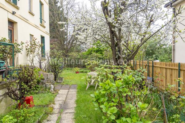 Rare ! Appartement au dernier étage d’une maison avec jardin partagé.