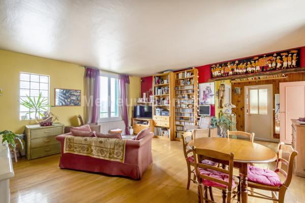 Rare ! Appartement au dernier étage d’une maison avec jardin partagé.