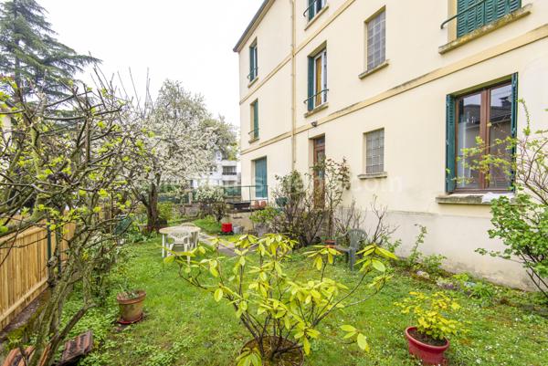 Rare ! Appartement au dernier étage d’une maison avec jardin partagé.
