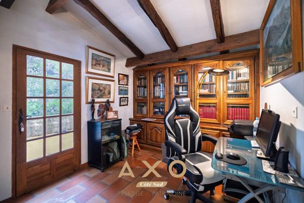 SUPER GÉMENOS – MAISON PROVENÇALE – CALME – VUE COLLINES – PISCINE – TERRAIN 2 544 m² – APPARTEMENT INDÉPENDANT 730.000 €