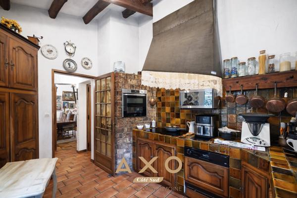 SUPER GÉMENOS – MAISON PROVENÇALE – CALME – VUE COLLINES – PISCINE – TERRAIN 2 544 m² – APPARTEMENT INDÉPENDANT 730.000 €