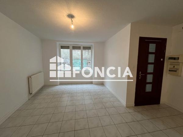 Location Appartement 3 pièces 66.28 m² - 7 RUE BRUNE Nontron 24300