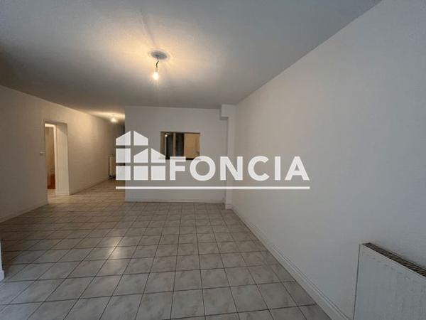 Location Appartement 3 pièces 66.28 m² - 7 RUE BRUNE Nontron 24300