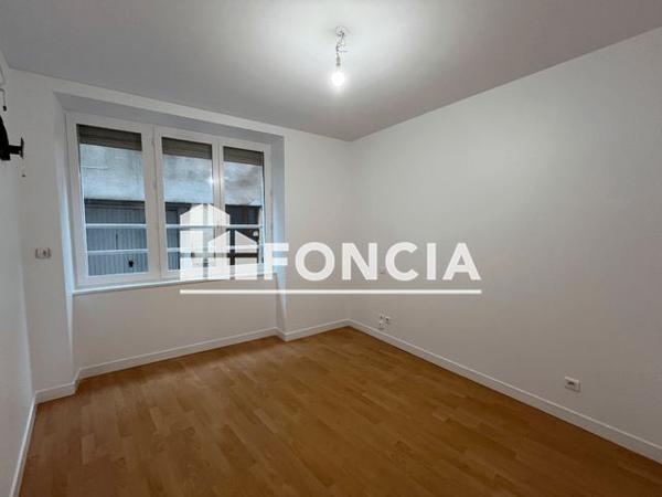 Location Appartement 3 pièces 66.28 m² - 7 RUE BRUNE Nontron 24300