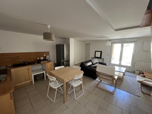 Maison à louer 990 € CC Cenon 3 p 62 m² DPE C