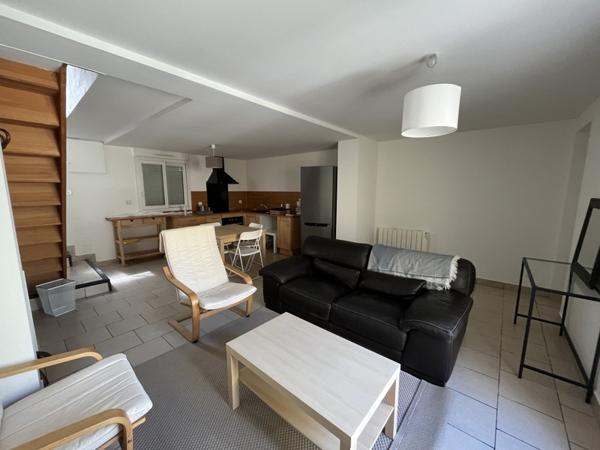 Maison à louer 990 € CC Cenon 3 p 62 m² DPE C