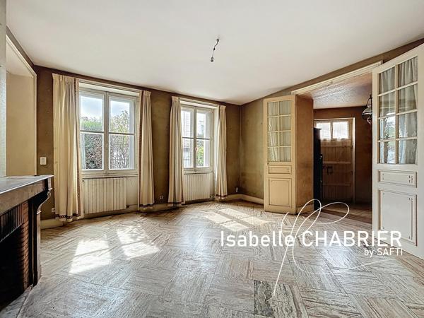 DURTAL, MAISON AVEC COUR, GARAGE & DEPENDANCE