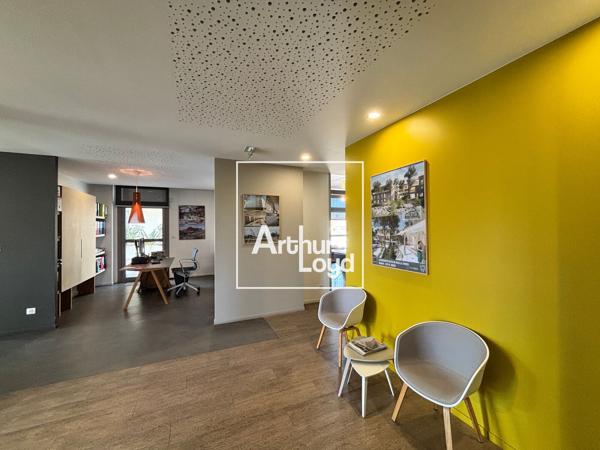 Bureaux à louer avec terrasse privative à Nîmes dans immeuble récent