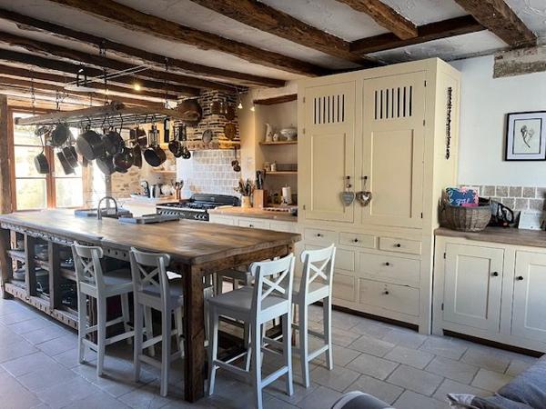 Superbe maison de ville rénovée et spacieuse de 4 chambres à Rochechouart avec cour Rochechouart