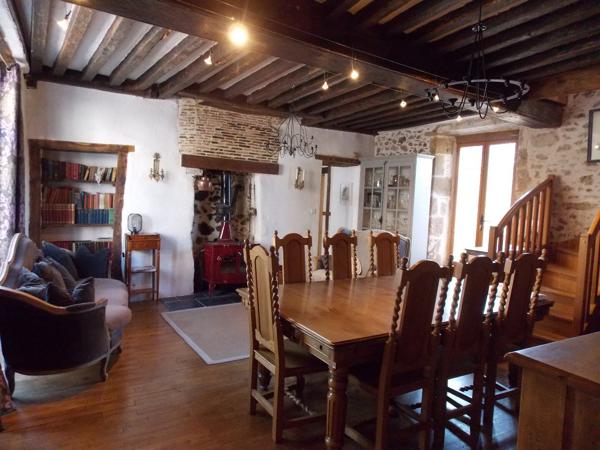 Superbe maison de ville rénovée et spacieuse de 4 chambres à Rochechouart avec cour Rochechouart