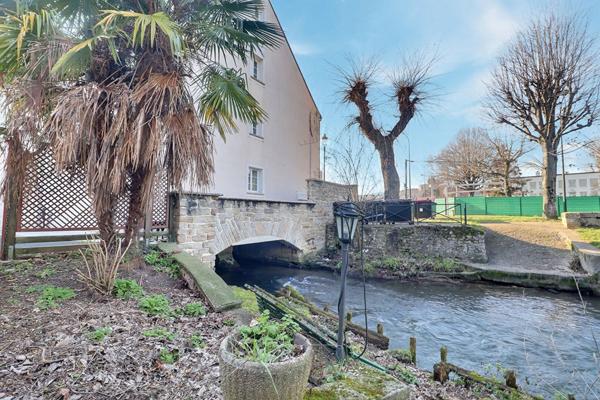 Immeuble à Vendre à Etampes 1200 m2