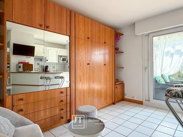Appartement
                                                                                                                                                                                                                                                                                                                        1 pièce(s)                                                                                                                                                                                                                                                                                                                              28  m²