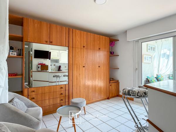 Appartement
                                                                                                                                                                                                                                                                                                                        1 pièce(s)                                                                                                                                                                                                                                                                                                                              28  m²
