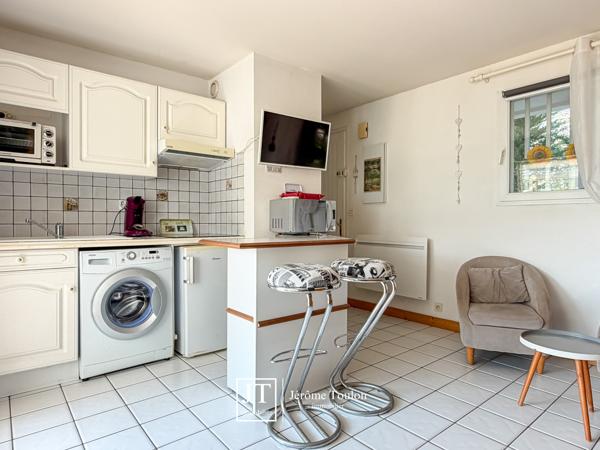 Appartement
                                                                                                                                                                                                                                                                                                                        1 pièce(s)                                                                                                                                                                                                                                                                                                                              28  m²