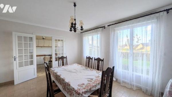 À proximité du centre-ville de Plouescat – Maison avec garage et jardin dans un quartier calme