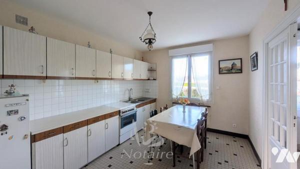 À proximité du centre-ville de Plouescat – Maison avec garage et jardin dans un quartier calme