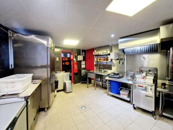 Fonds De Commerce - 100 m²