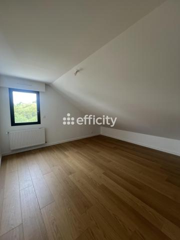 Maison
         7 pièces
        - 180 m² 871 500 € *