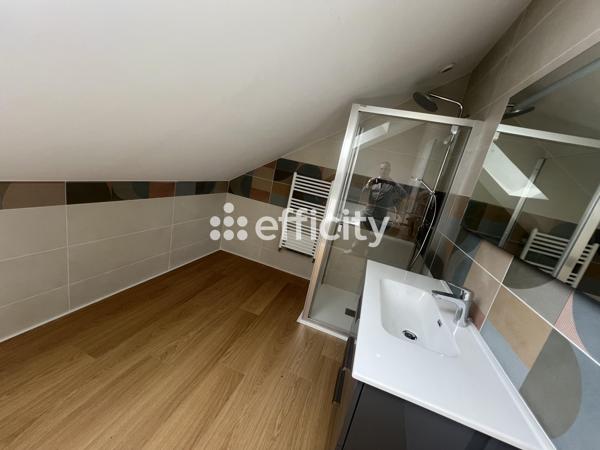 Maison
         7 pièces
        - 180 m² 871 500 € *