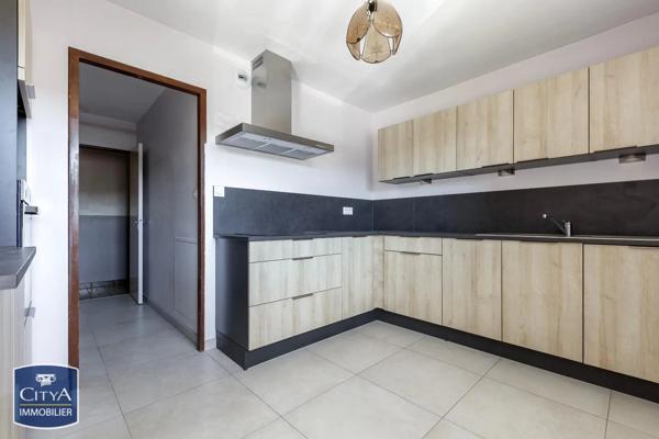 Appartement à louer 4 pièces 82.32m² Delle (90100)