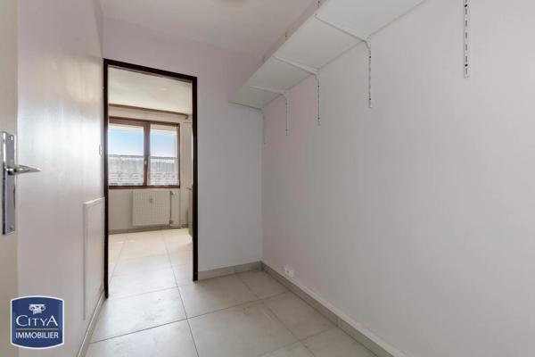 Appartement à louer 4 pièces 82.32m² Delle (90100)