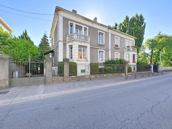 Amoureux des maisons qui ont une âme, celle-ci ne vous laissera pas indifférent