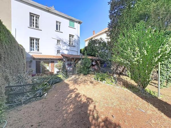 Amoureux des maisons qui ont une âme, celle-ci ne vous laissera pas indifférent