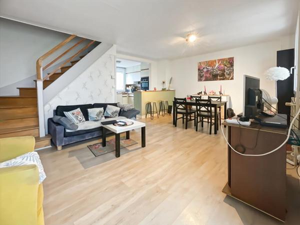 Arbois (39) - Maison mitoyenne - 82 m2 - 3 chambres - Jardin 630 m2