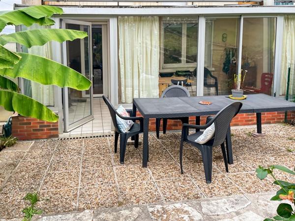 Arbois (39) - Maison mitoyenne - 82 m2 - 3 chambres - Jardin 630 m2