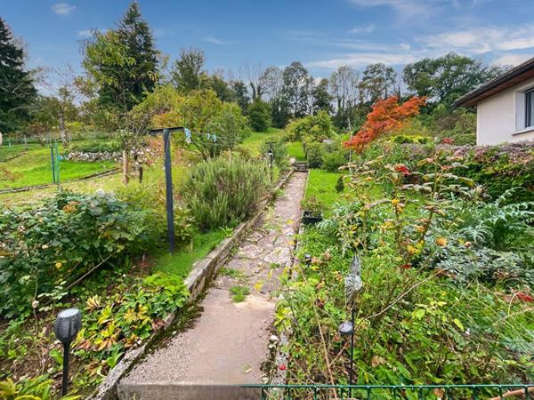 Arbois (39) - Maison mitoyenne - 82 m2 - 3 chambres - Jardin 630 m2