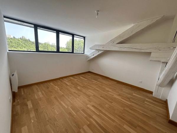Appartement 4 pièces T4 F4 135.2 m² à Poitiers 34 BOULEVARD CHASSEIGNE 86000 à louer