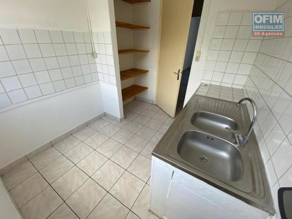 A louer appartement F3 sur la résidence OZOUX bas de la rivière à Saint Denis.
