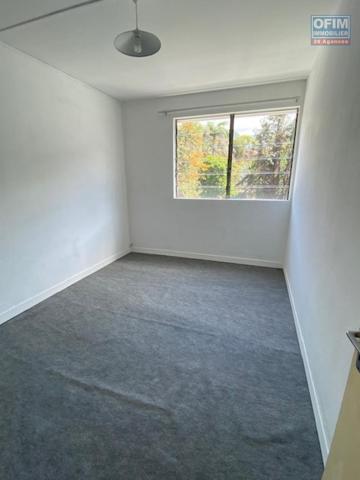 A louer appartement F3 sur la résidence OZOUX bas de la rivière à Saint Denis.
