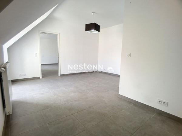 Plaisir gare : Appartement 2 pièces de 50 m²  avec cave et parking