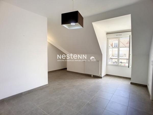 Plaisir gare : Appartement 2 pièces de 50 m²  avec cave et parking