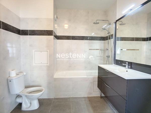 Plaisir gare : Appartement 2 pièces de 50 m²  avec cave et parking