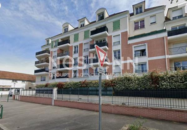 Plaisir gare : Appartement 2 pièces de 50 m²  avec cave et parking