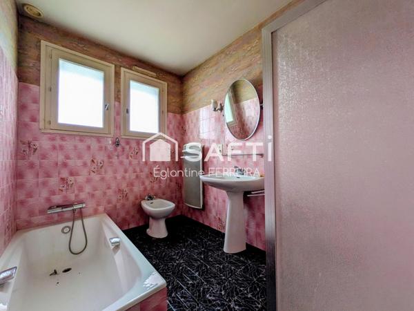 ISSOUDUN, PAVILLON T4 AVEC SOUS-SOL ET JARDIN