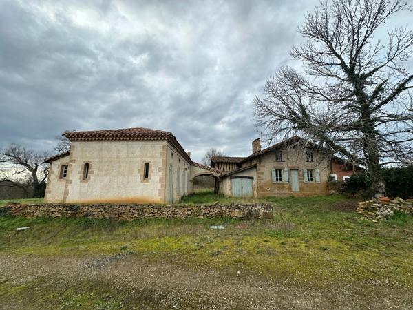 Ensemble de deux maisons à rénover sur 7700 M2