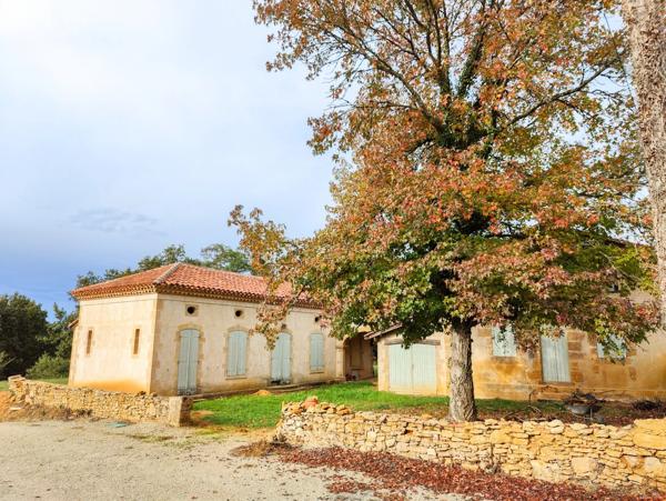 Ensemble de deux maisons à rénover sur 7700 M2