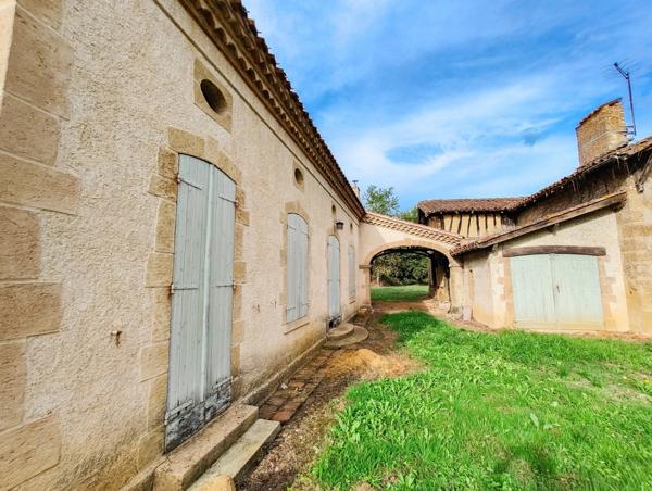 Ensemble de deux maisons à rénover sur 7700 M2