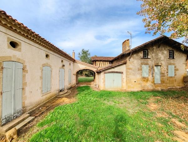 Ensemble de deux maisons à rénover sur 7700 M2