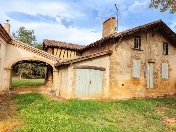 Ensemble de deux maisons à rénover sur 7700 M2