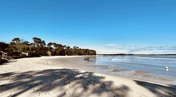 Cap Ferret, 2ème ligne, accès direct à la plage, jolie villa d’architecte de 120 m2 habitable, en prise directe avec le bassin, piscine et parking privé