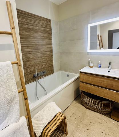 Cap Ferret, 2ème ligne, accès direct à la plage, jolie villa d’architecte de 120 m2 habitable, en prise directe avec le bassin, piscine et parking privé
