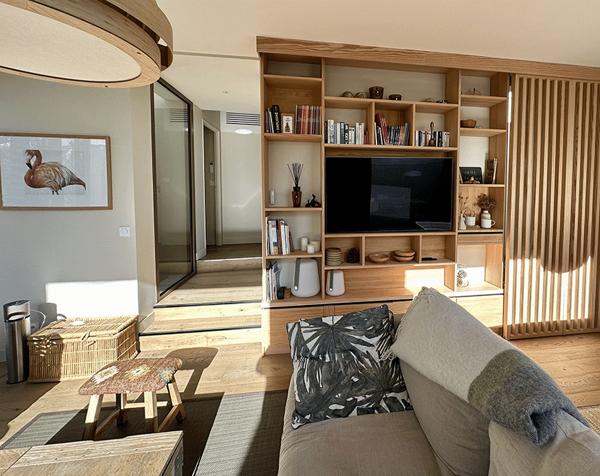 Cap Ferret, 2ème ligne, accès direct à la plage, jolie villa d’architecte de 120 m2 habitable, en prise directe avec le bassin, piscine et parking privé